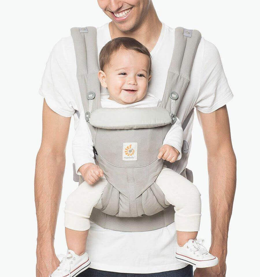 Ergobaby Omni Classic Cotton Carrier - Pearl Grey with baby smiling in carrier | Babymaxi