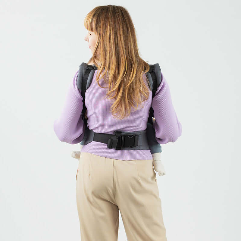 Isara Preschooler (up to 30kg) - Graphite Linen baby carrier shown on a parent carrying a child on the back | Babymaxi