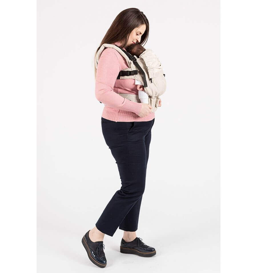 Isara The One - Au Naturel baby carrier in use, providing comfort for infants and toddlers, ideal for every adventure | Babymaxi