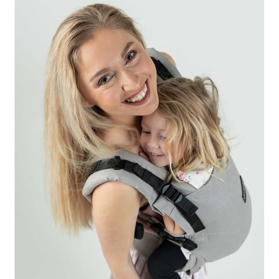 Isara The One - Misty Linen baby carrier in sage green, featuring a happy mom and child | Babymaxi