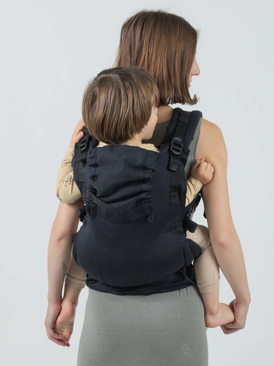 Isara The One - Noire ergonomic baby carrier designed for all body types, suitable from birth to preschool age | Babymaxi