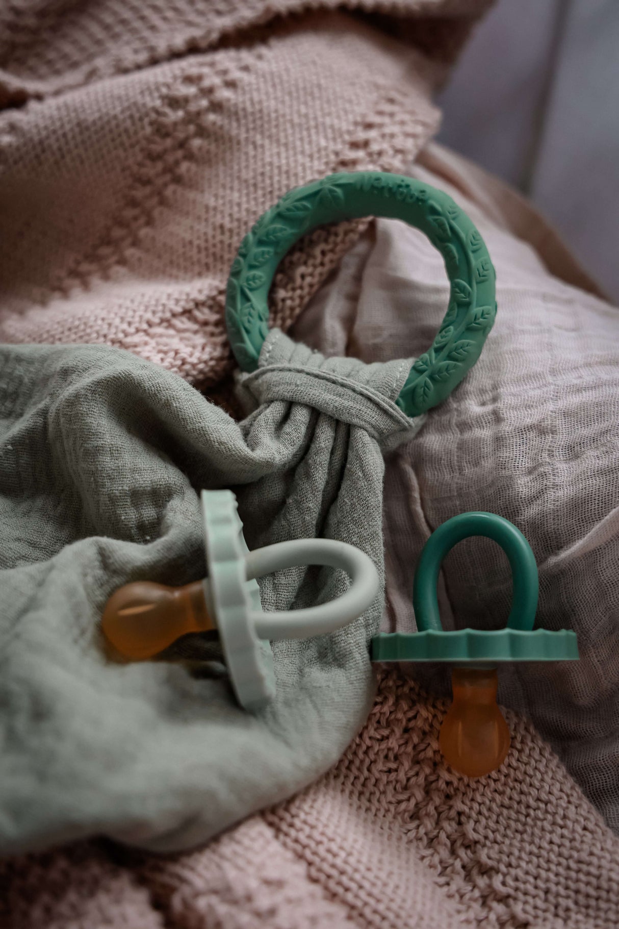 Organic Baby Teether & Activity Toy – Perfect for Carriers with soft muslin cloth and natural rubber | Babymaxi