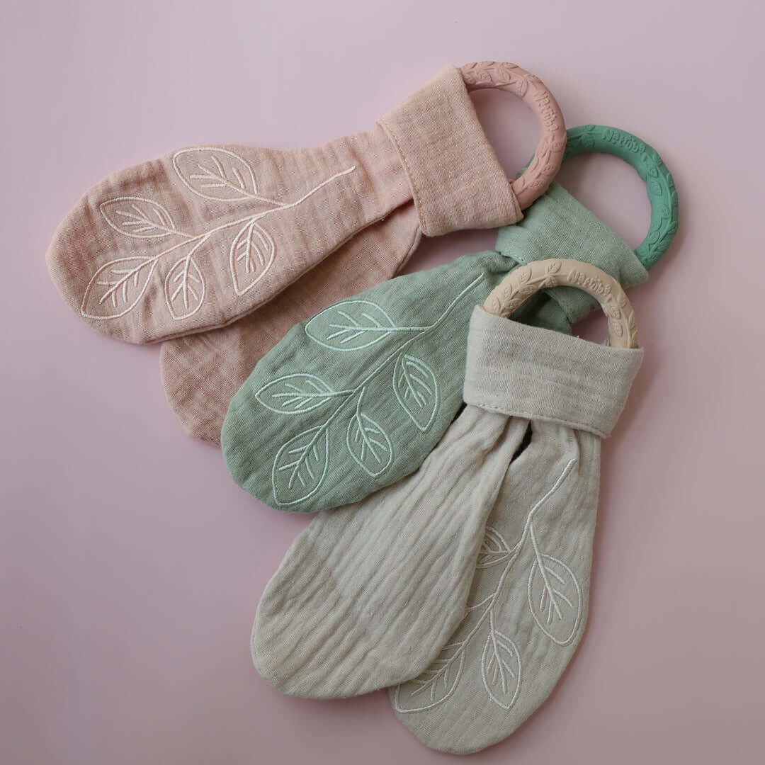 Organic Baby Teether & Activity Toy – Perfect for Carriers in soft muslin cloth with natural rubber rings | Babymaxi