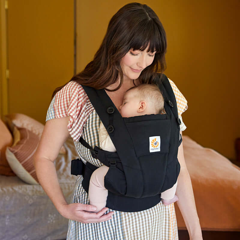 （MINA）Ergobaby Omni Deluxe Black Ergobaby Omni Deluxe Mesh - Onyx Black | Babylist Shop