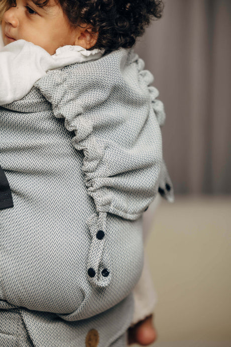 LennyLamb LennyPreschool (up to 30kg) - Little Herringbone Grey toddler carrier with child, ergonomic support | Babymaxi