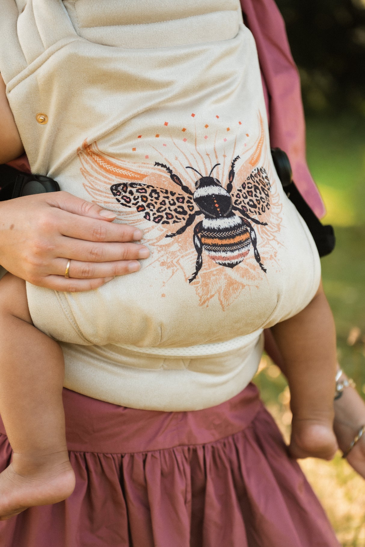Nomad Air Hexa Bee carrier close-up showing stitching quality and ergonomic design details