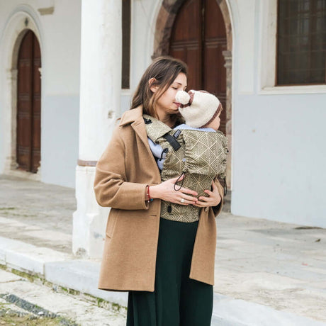 Mom using Neko Switch Baby Size - Cedar carrier with baby for comfort and safety outdoors | Babymaxi