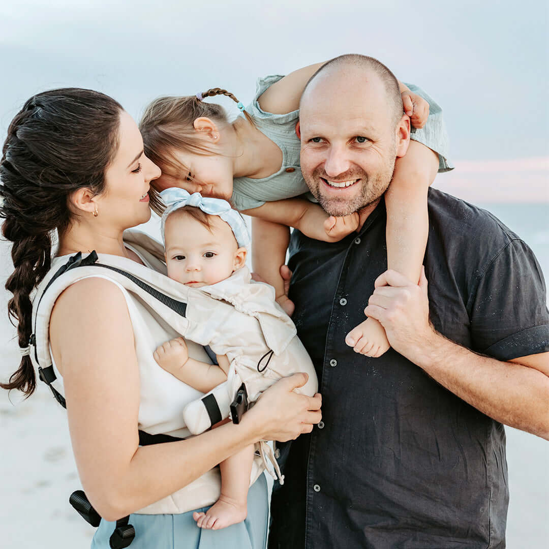 Family bonding with Quokkababy E-Carrier - Taupe Leaves, carrying two happy kids on a beach | Babymaxi
