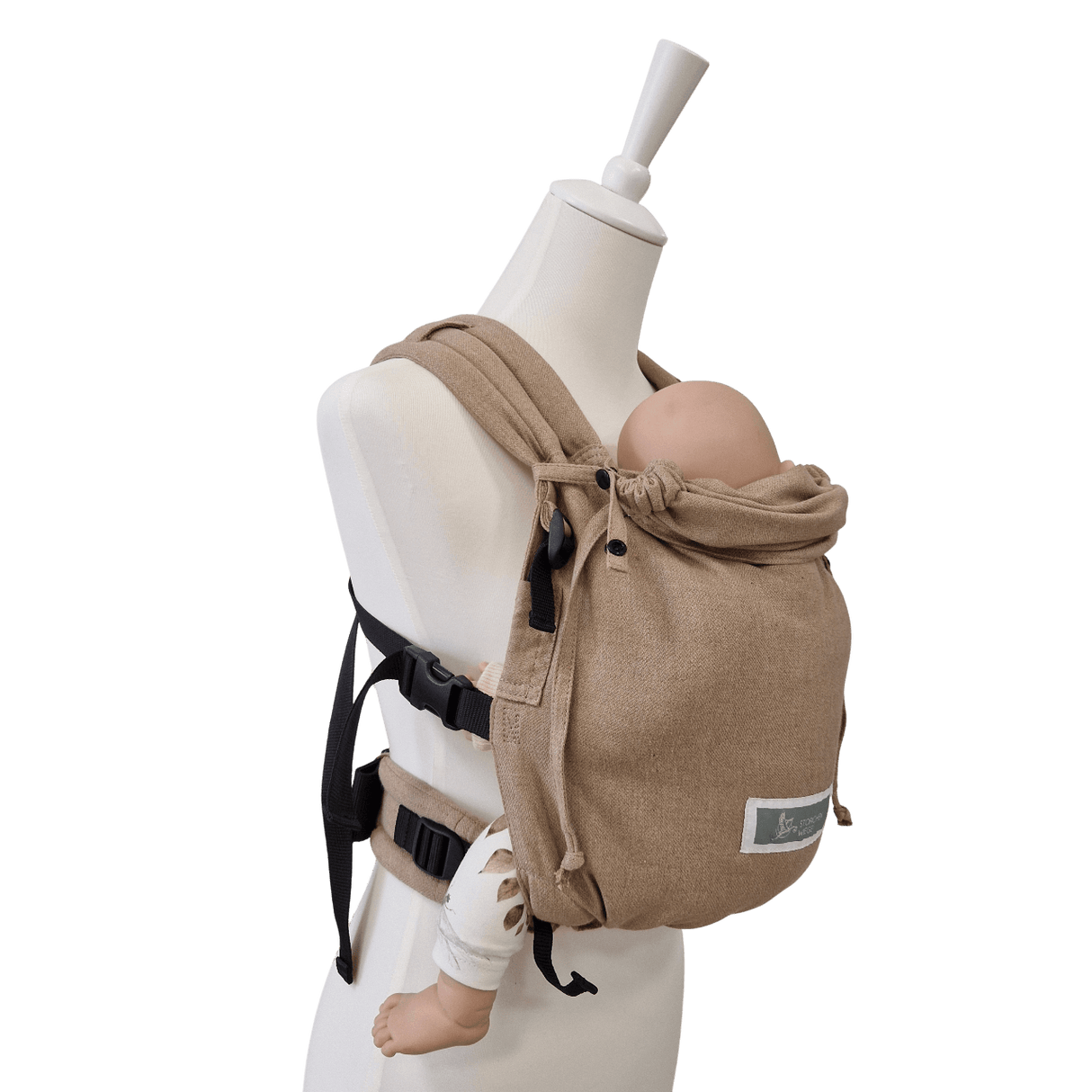 Stochenwiege Valeno Baby Carrier - Sand on mannequin with doll, ergonomic full-buckle design for comfort and safety | Babymaxi