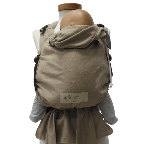 Storchenwiege Talemo Half-Buckle Baby Carrier - Sand with adjustable straps and buckle for optimal baby comfort | Babymaxi
