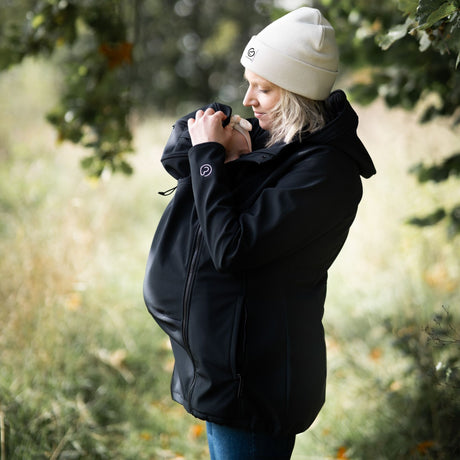 Mamalila Softshell Babywearing Jacket Allrounder Fit Black, pregnant woman wearing maternity jacket, side view